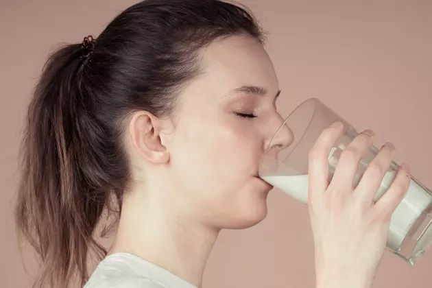 Giải đáp thắc mắc đau dạ dày có nên uống sữa